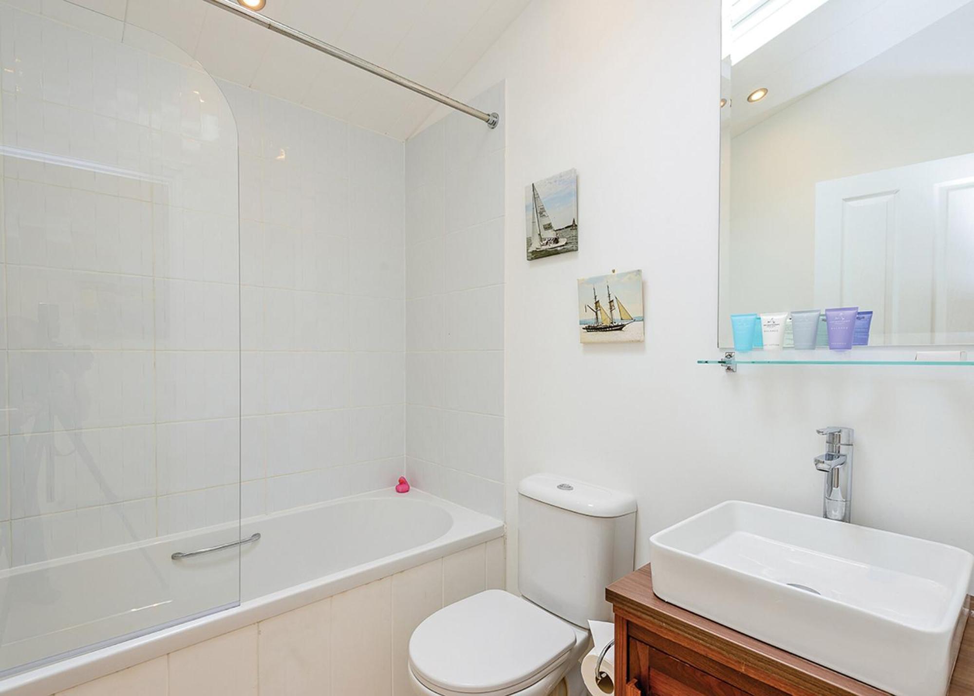 Готель Woodside Coastal Retreat Fishbourne  Номер фото
