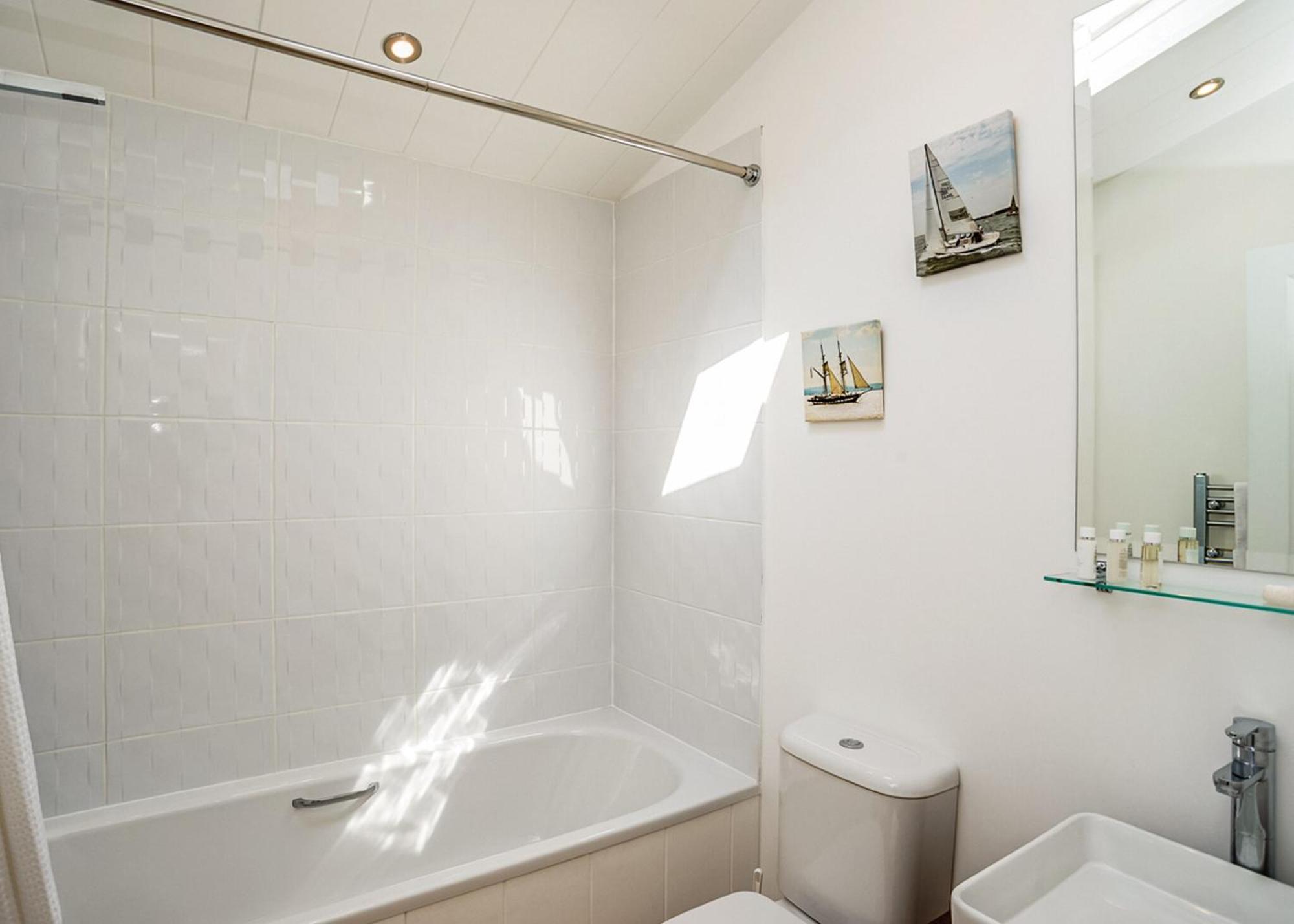 Готель Woodside Coastal Retreat Fishbourne  Номер фото